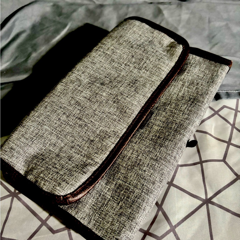 Goodfellow & Co Gray Toiletry Bag with Sophisticated Design